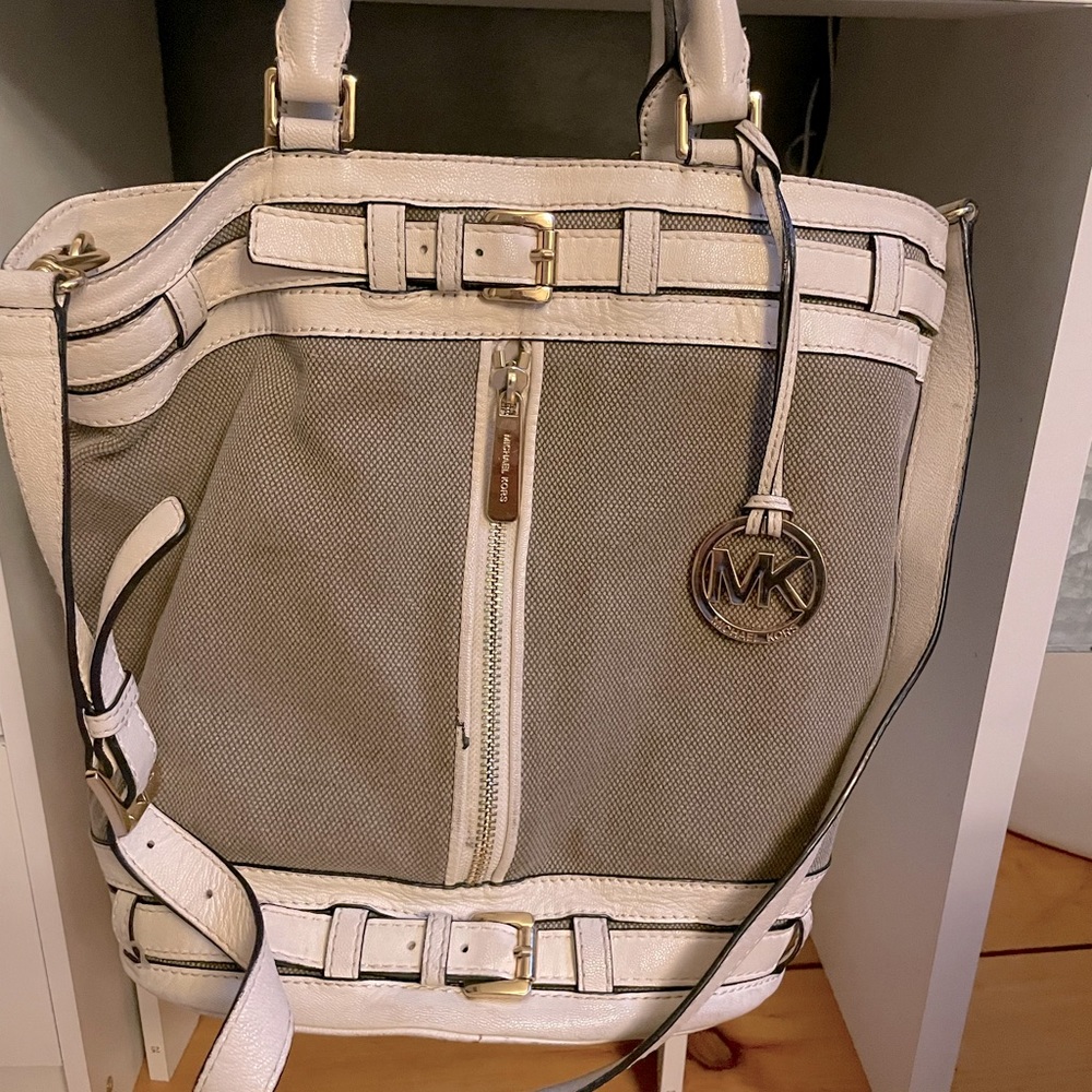 Authentic Micheal Kors!  This is one you don’t see around!